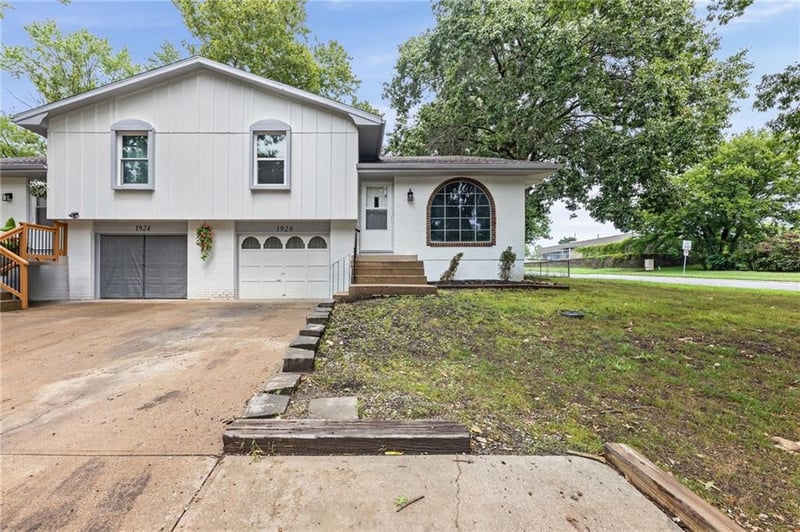 1926 E Cedar St, Olathe, KS 66062