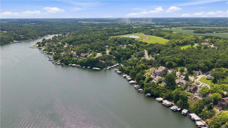 92 M St, Lake Lotawana, MO 64086