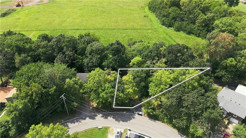 92 M St, Lake Lotawana, MO 64086