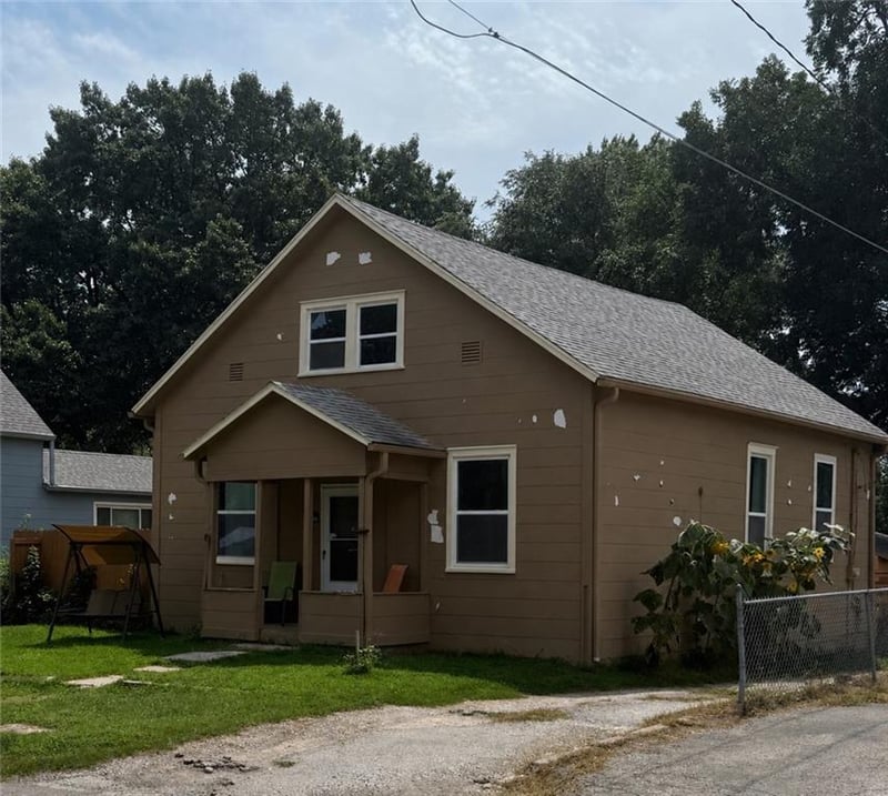 931 Kickapoo St, Leavenworth, KS 66048