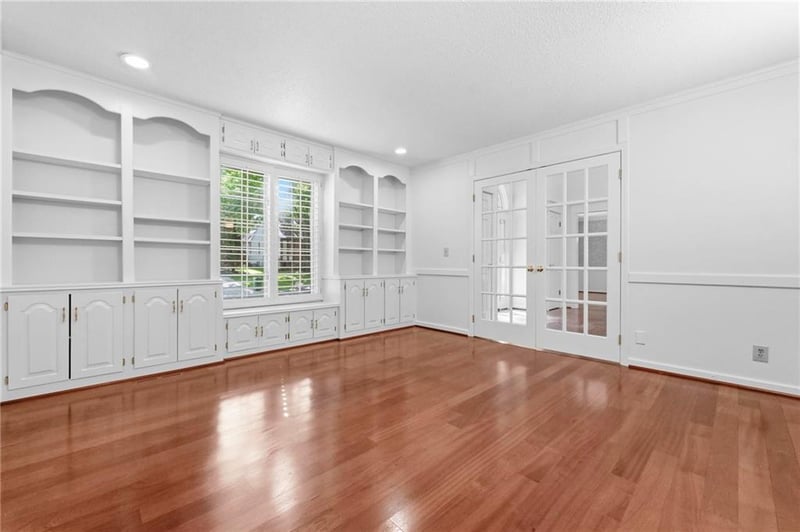 10164 Mackey St, Overland Park, KS 66212