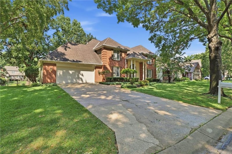 10164 Mackey St, Overland Park, KS 66212