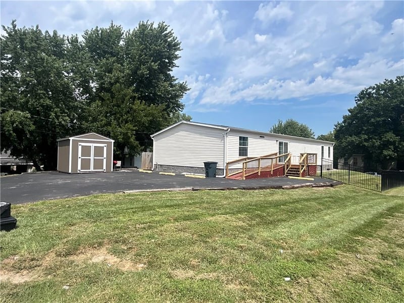 120 S 17th St, St Joseph, MO 64501
