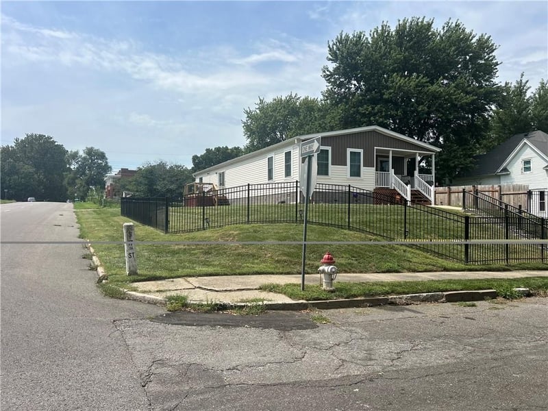 120 S 17th St, St Joseph, MO 64501