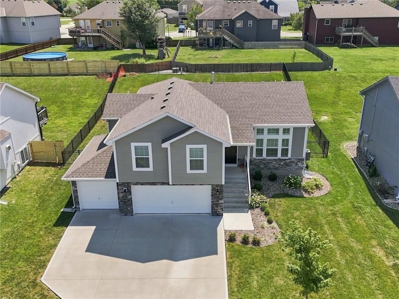 800 Wright St, Pleasant Hill, MO 64080