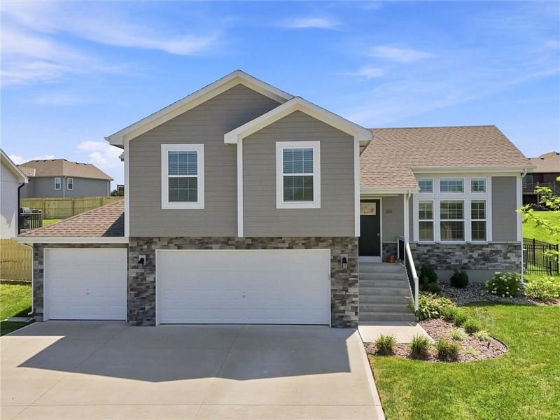 800 Wright St, Pleasant Hill, MO 64080