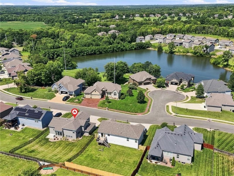 800 Wright St, Pleasant Hill, MO 64080