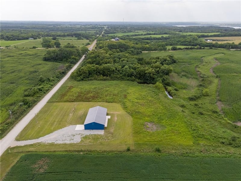 10594 86th St, Oskaloosa, KS 66066