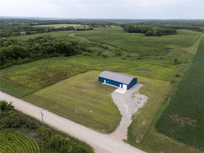 10594 86th St, Oskaloosa, KS 66066