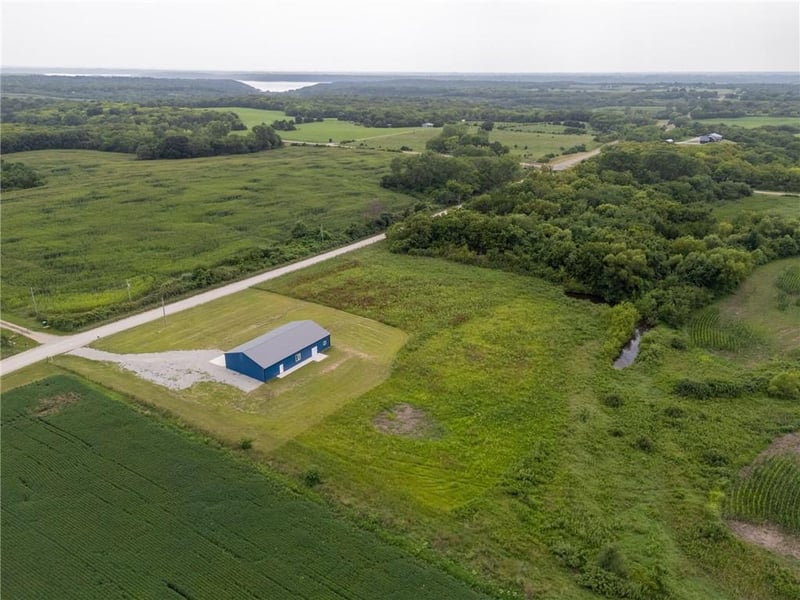 10594 86th St, Oskaloosa, KS 66066