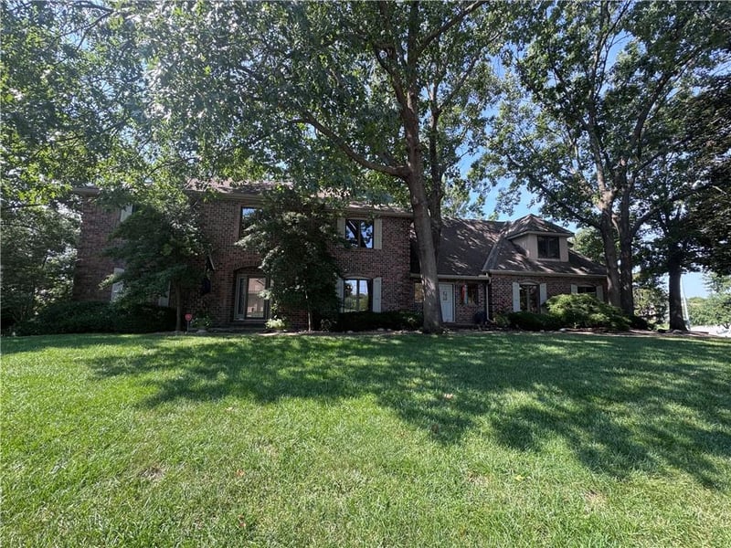 4900 Whitney Dr, Independence, MO 64055