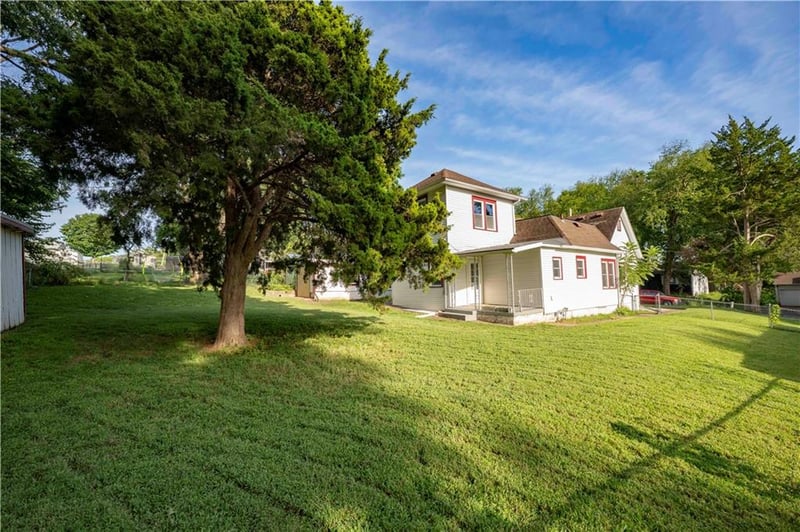526 Reaser St, Leavenworth, KS 66048