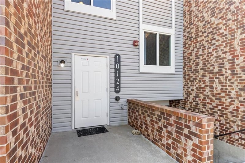 10124 W 96th St #A, Overland Park, KS 66212