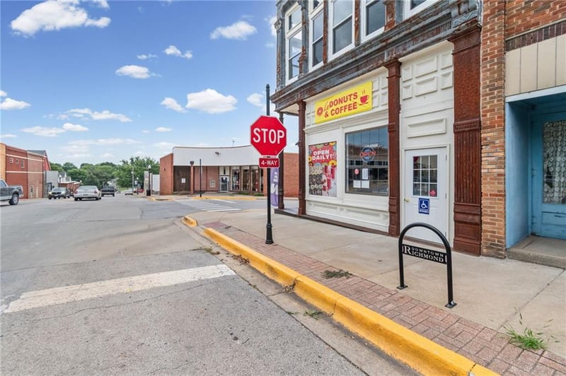 102 S Thornton St, Richmond, MO 64085