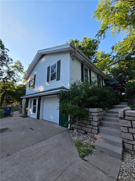 2718 Cedar Crest Ter, Independence, MO 64057