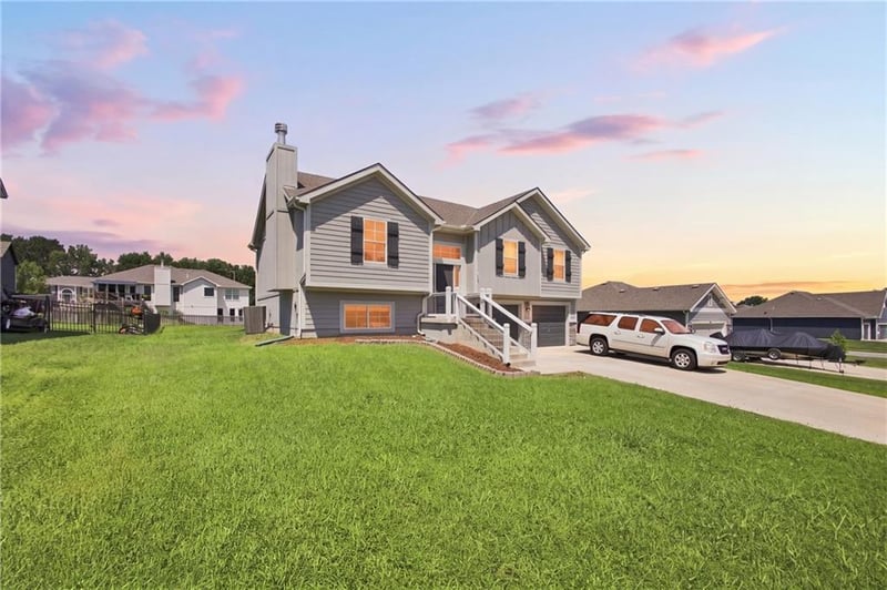 20124 W 221st St, Spring Hill, KS 66083