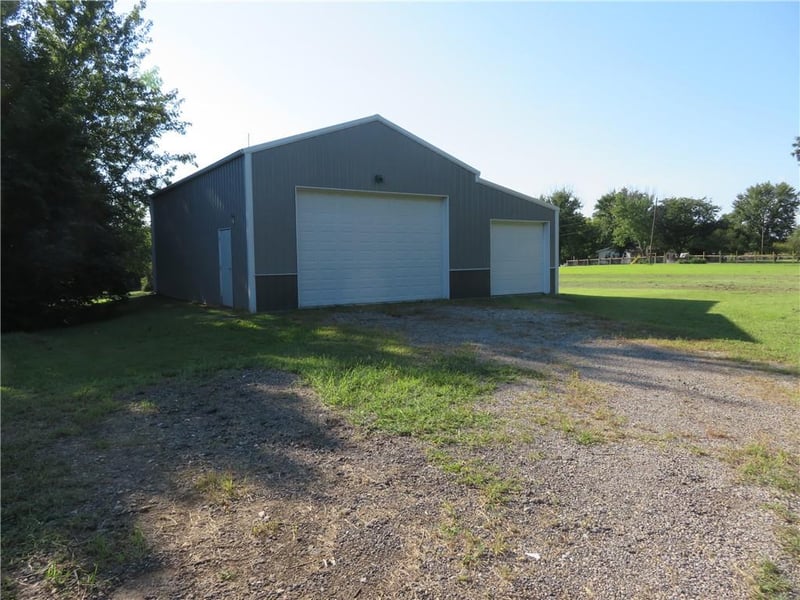 8867 Hilltop Rd, Ozawkie, KS 66070