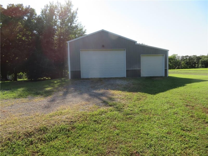 8867 Hilltop Rd, Ozawkie, KS 66070