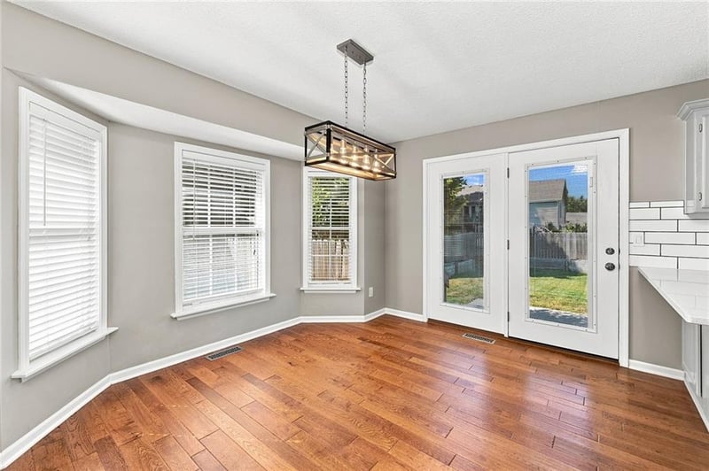 820 SE 11th Ter N, Lee's Summit, MO 64081