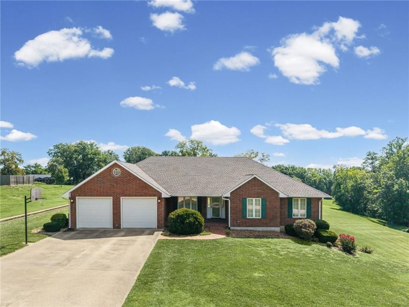 111 Walnut Dr, Carrollton, MO 64633