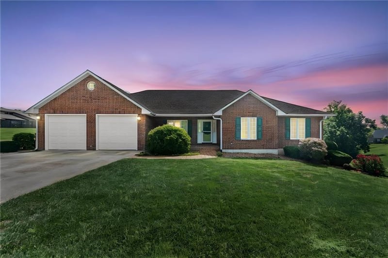 111 Walnut Dr, Carrollton, MO 64633