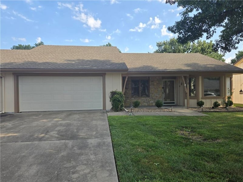 8310 E 190th St, Belton, MO 64012