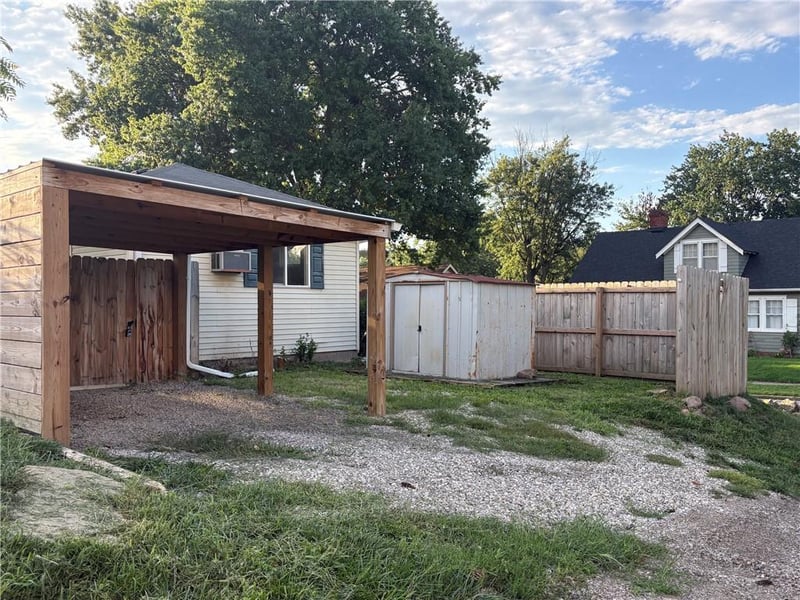 2823 Mulberry St, St Joseph, MO 64501