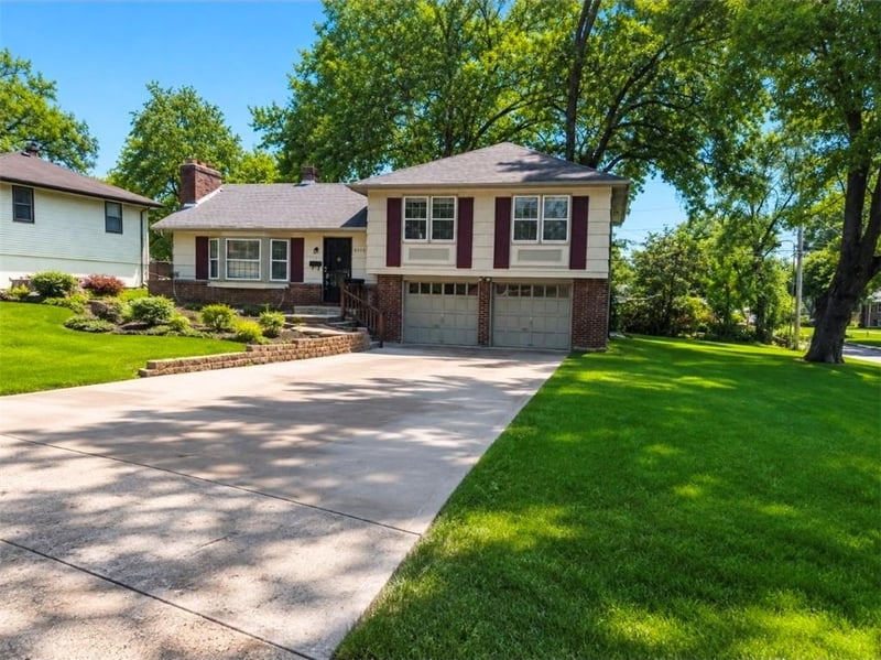 9503 E 80th Ter, Raytown, MO 64138