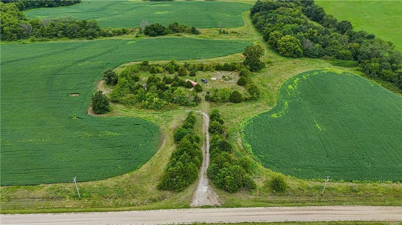 27597 Thomas Rd, La Monte, MO 65337