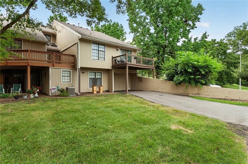 12220 Holmes Ln, Kansas City, MO 64146