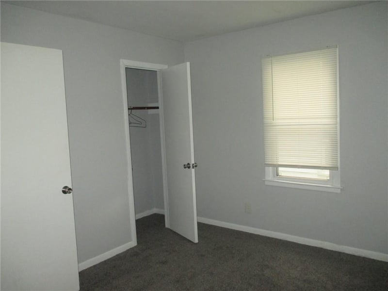 516 Seargent Ave, Marshall, MO 65340