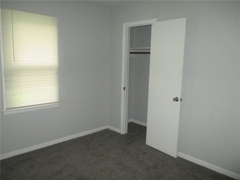 516 Seargent Ave, Marshall, MO 65340