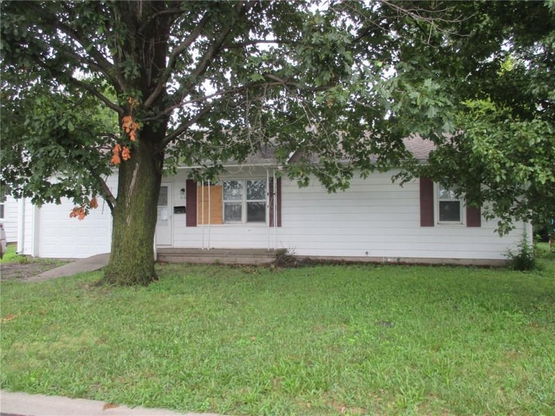 516 Seargent Ave, Marshall, MO 65340