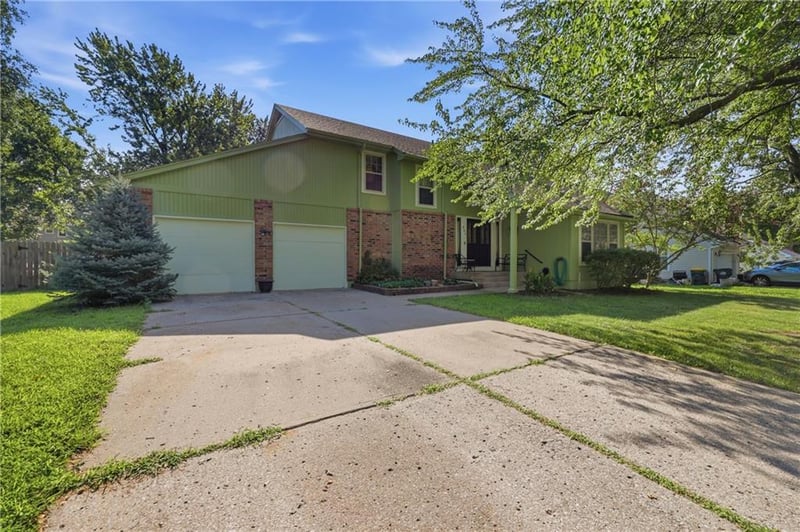 804 NW 41st St, Blue Springs, MO 64015