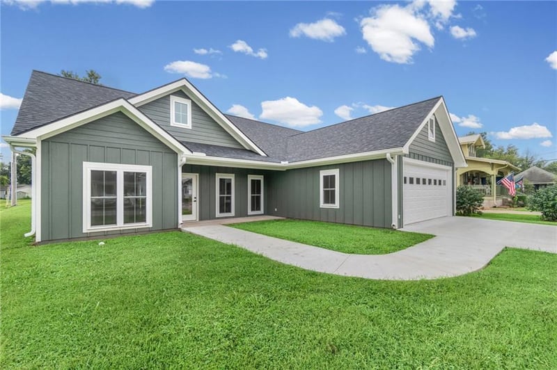 102 E 4th St, Norborne, MO 64668