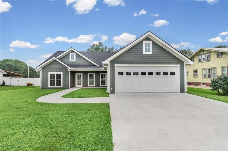 102 E 4th St, Norborne, MO 64668