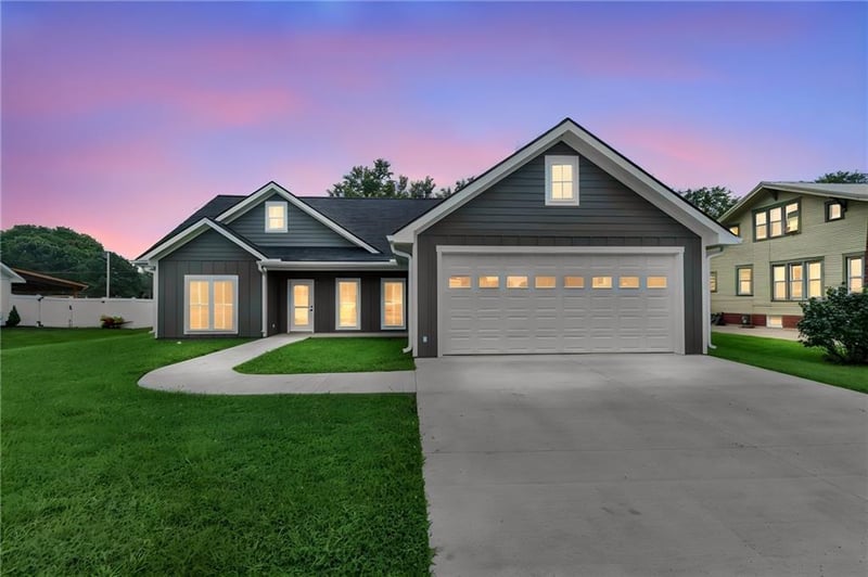 102 E 4th St, Norborne, MO 64668