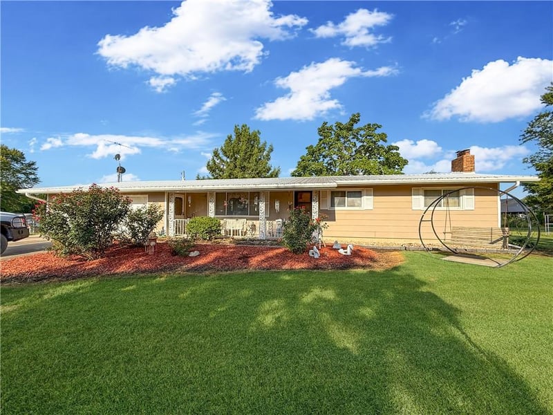 5555 Kinnamon Rd, Odessa, MO 64076