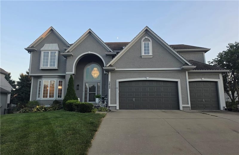 2413 SW Regency Dr, Lee's Summit, MO 64082
