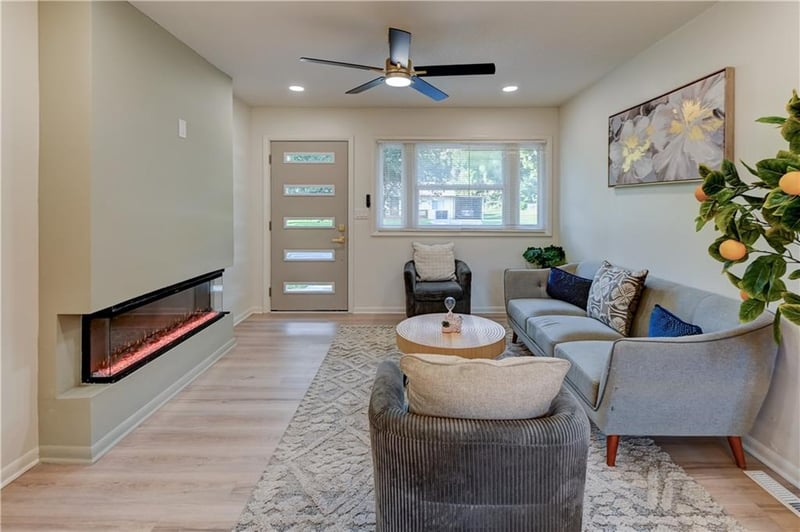10805 E 49th St, Kansas City, MO 64133