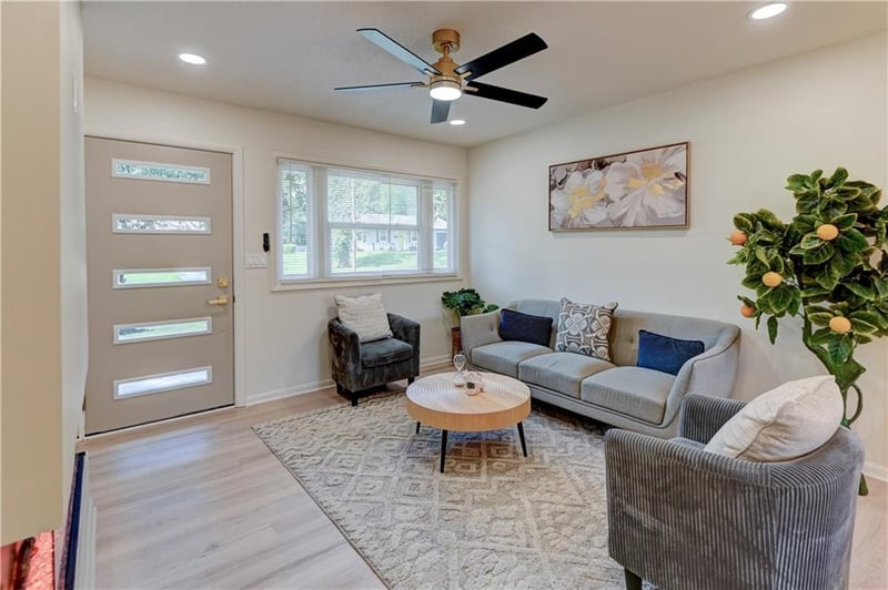 10805 E 49th St, Kansas City, MO 64133