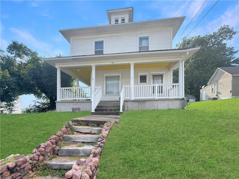 109 N 10th St, Atchison, KS 66002