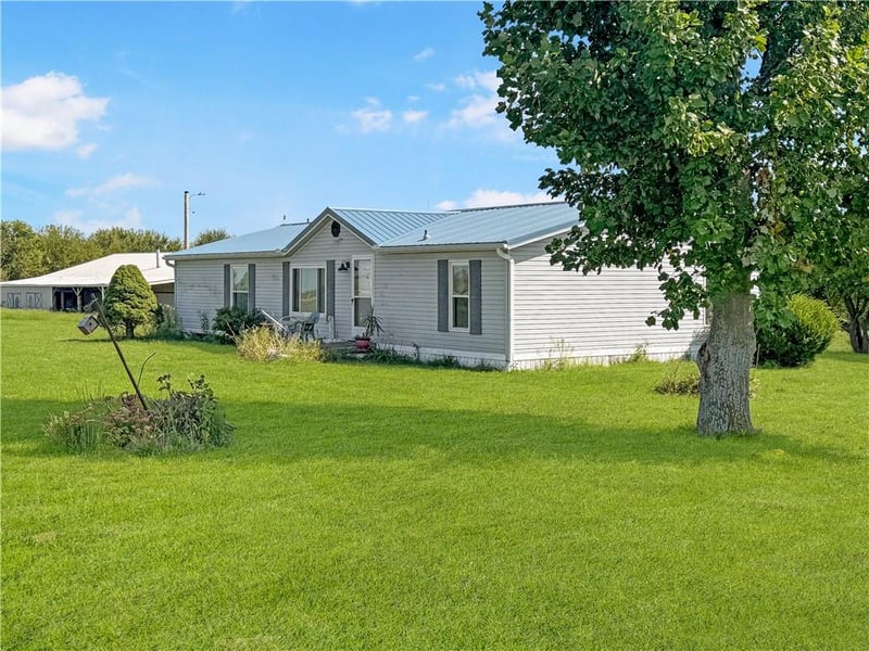 18696 Old Hwy 40 Hw, Higginsville, MO 64037