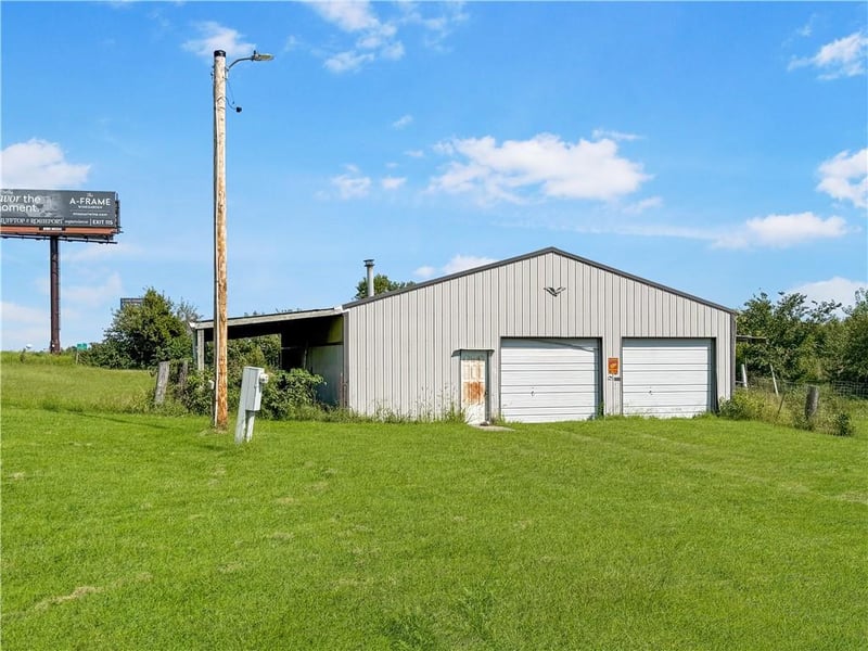 18696 Old Hwy 40 Hw, Higginsville, MO 64037