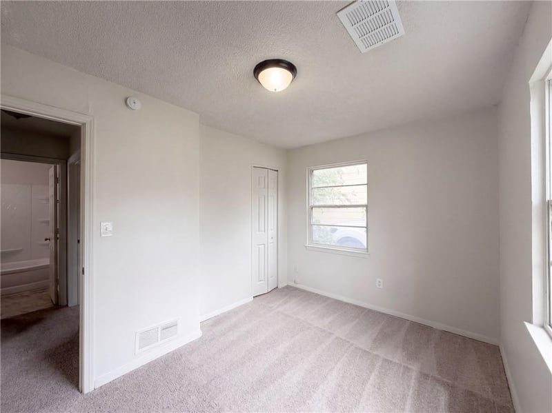 4770 Woodend Ave, Kansas City, KS 66106