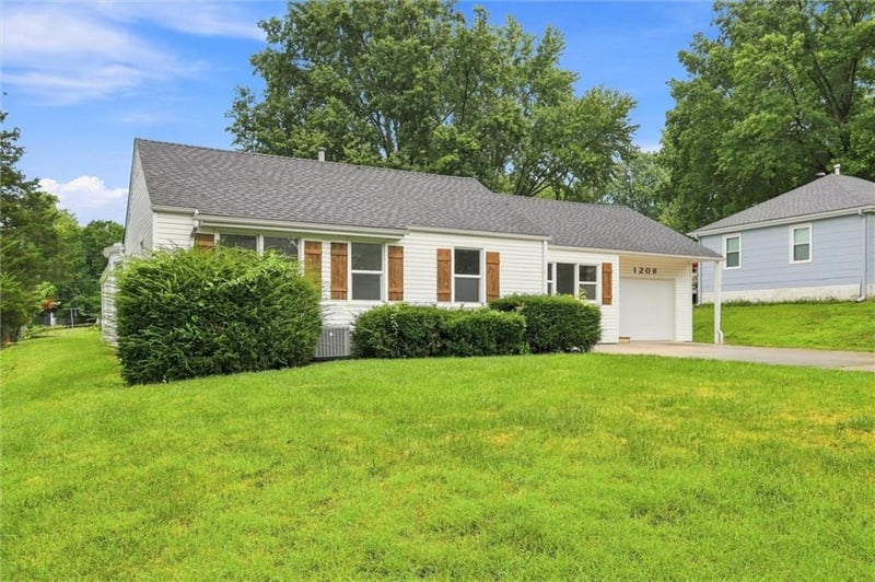 1208 W 33rd St, Independence, MO 64055