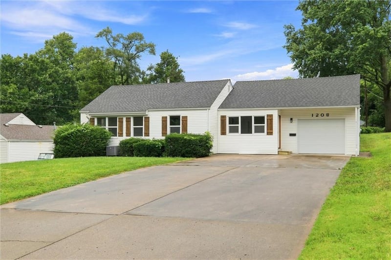 1208 W 33rd St, Independence, MO 64055
