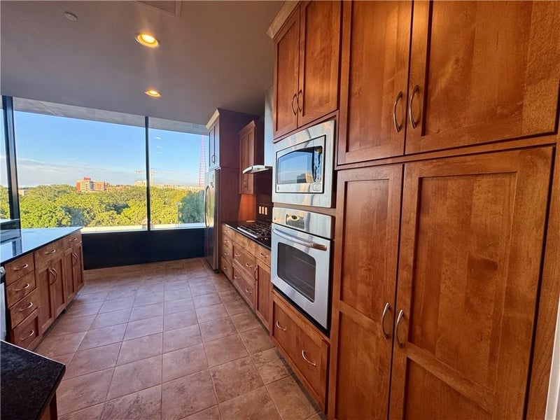 700 W 31st #304 St #304, Kansas City, MO 64108