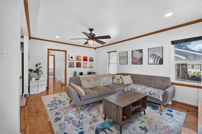 615 W 77th St, Kansas City, MO 64114