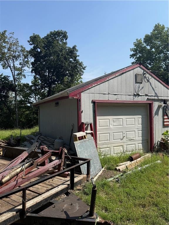 8202 E Shady Tree Ln, Freeman, MO 64746